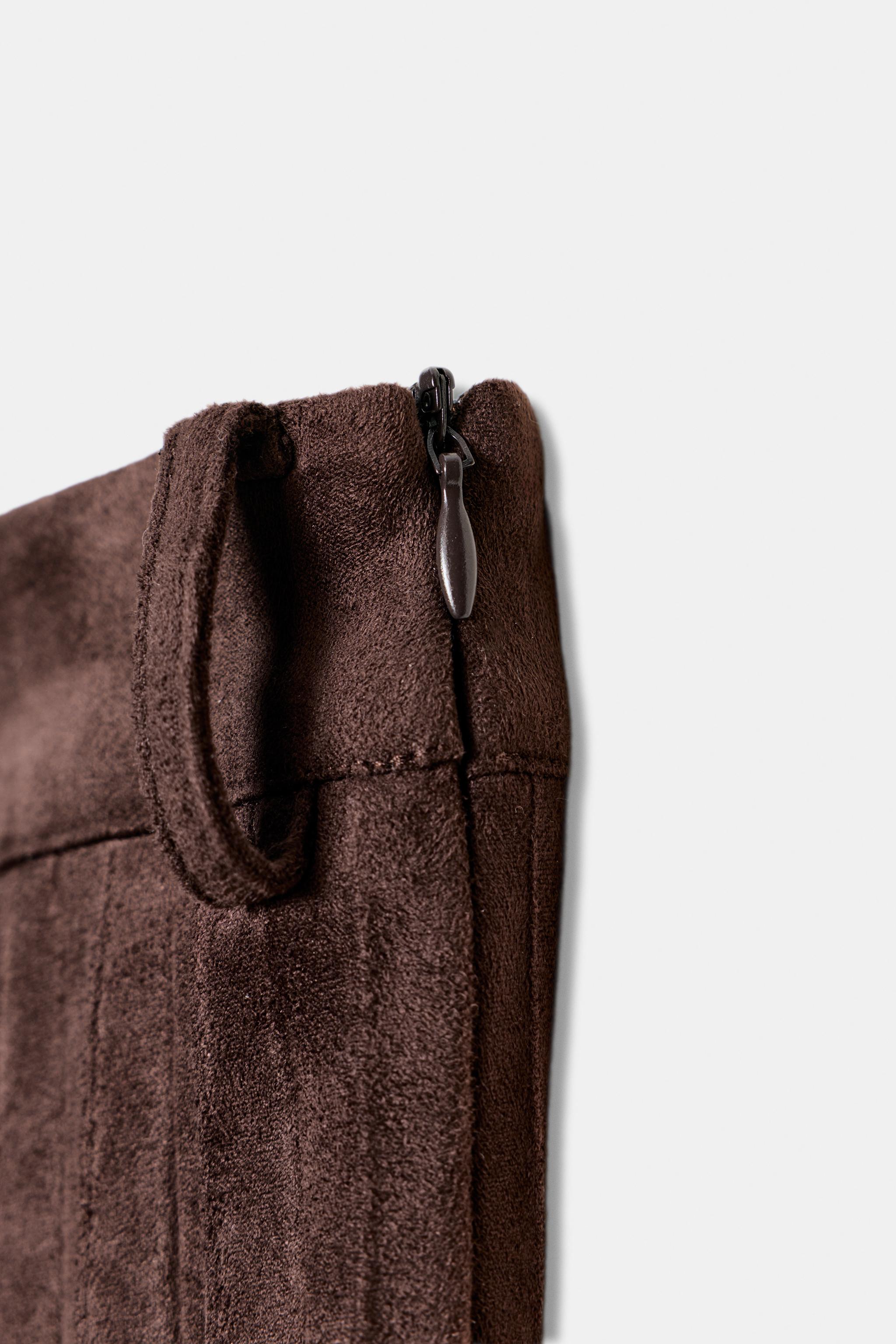 JUPE MI-LONGUE PLISSÉE EFFET DAIM AVEC CEINTURE